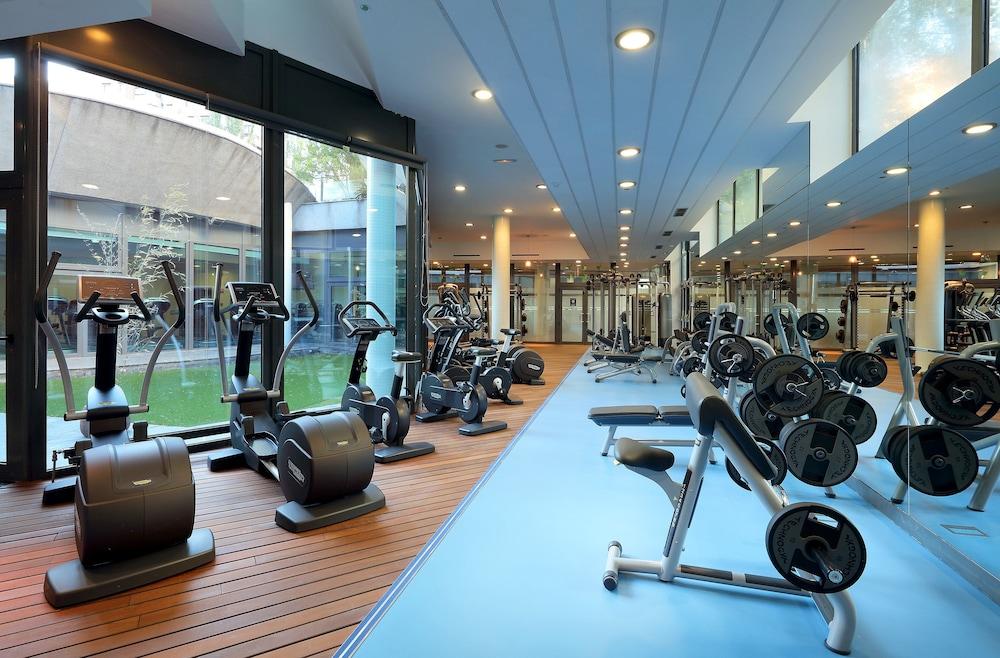 Eurostars Suites Mirasierra Мадрид Экстерьер фото A gym in a hotel