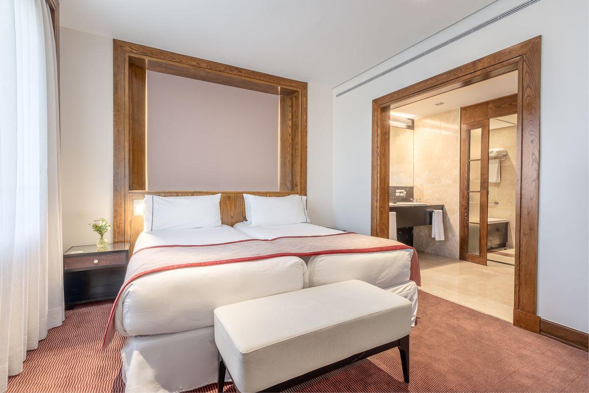 Eurostars Suites Mirasierra Мадрид Экстерьер фото A bedroom at the hotel