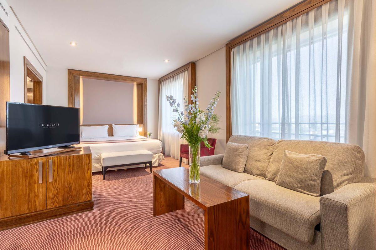 Eurostars Suites Mirasierra Мадрид Экстерьер фото A suite at the hotel