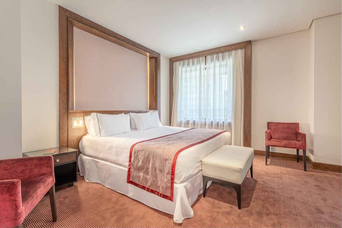 Eurostars Suites Mirasierra Мадрид Экстерьер фото A bedroom at the hotel