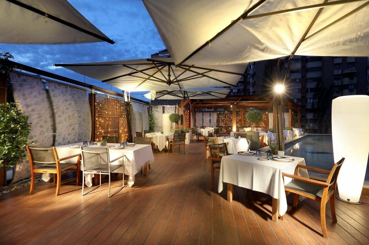 Eurostars Suites Mirasierra Мадрид Экстерьер фото Restaurant in Athens