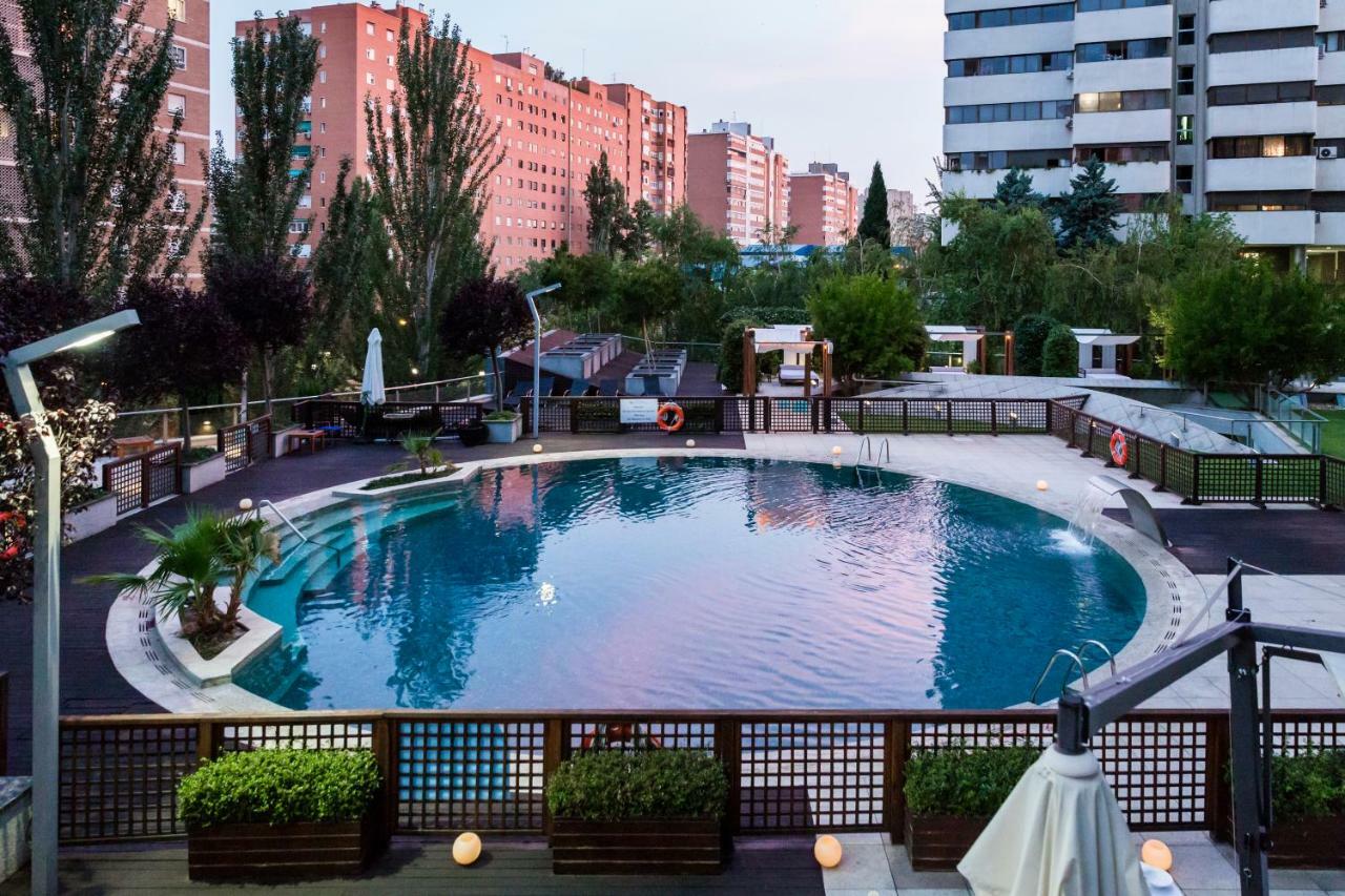 Eurostars Suites Mirasierra Мадрид Экстерьер фото Swimming pool